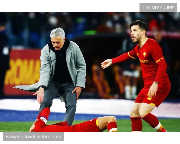 卡佩罗盛赞加帅勇敢离开舒适区在罗马展现执教能力令人钦佩 卡佩罗盛赞加帅勇敢离开舒适区在罗马展现执教能力令人钦佩