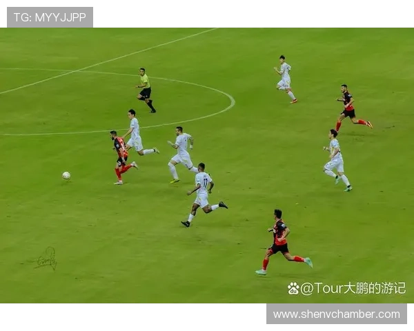 刺刀见红与广州红激烈碰撞 广州豹陕西联合赛前海报疑似互动引发关注 刺刀见红与广州红激烈碰撞 广州豹陕西联合赛前海报疑似互动引发关注